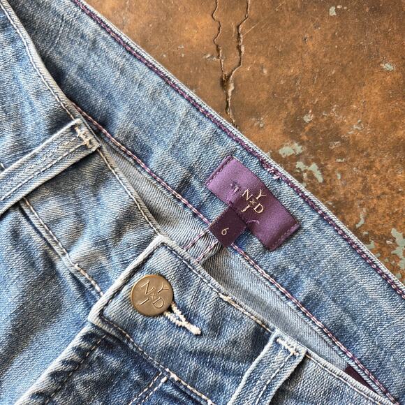 NYDJ Marilyn Straight Leg Jeans Size 6 Light Wash Embellished Pockets Slimming - Picture 4 of 8